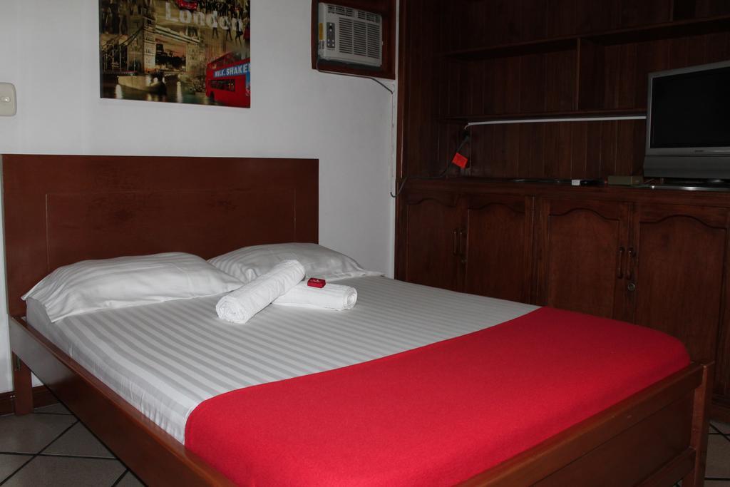Pasadena Hostel Калі Екстер'єр фото