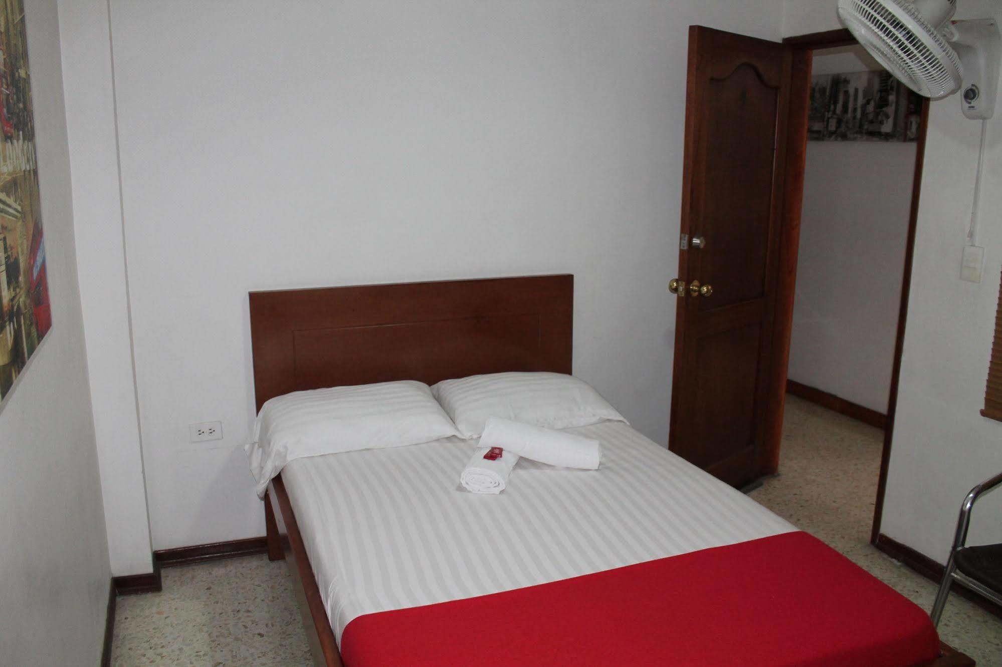Pasadena Hostel Калі Екстер'єр фото