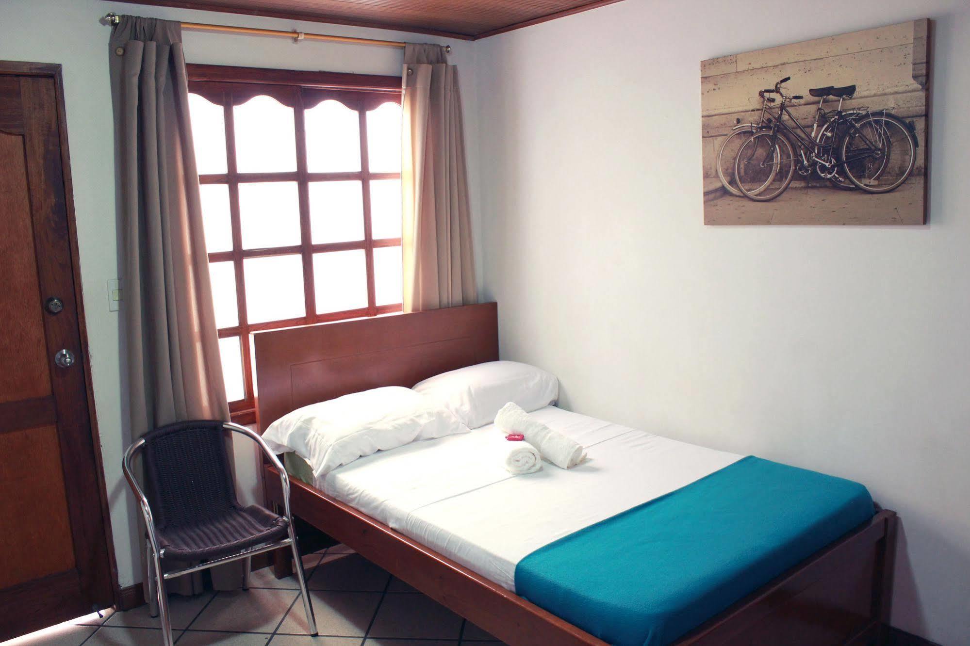 Pasadena Hostel Калі Екстер'єр фото