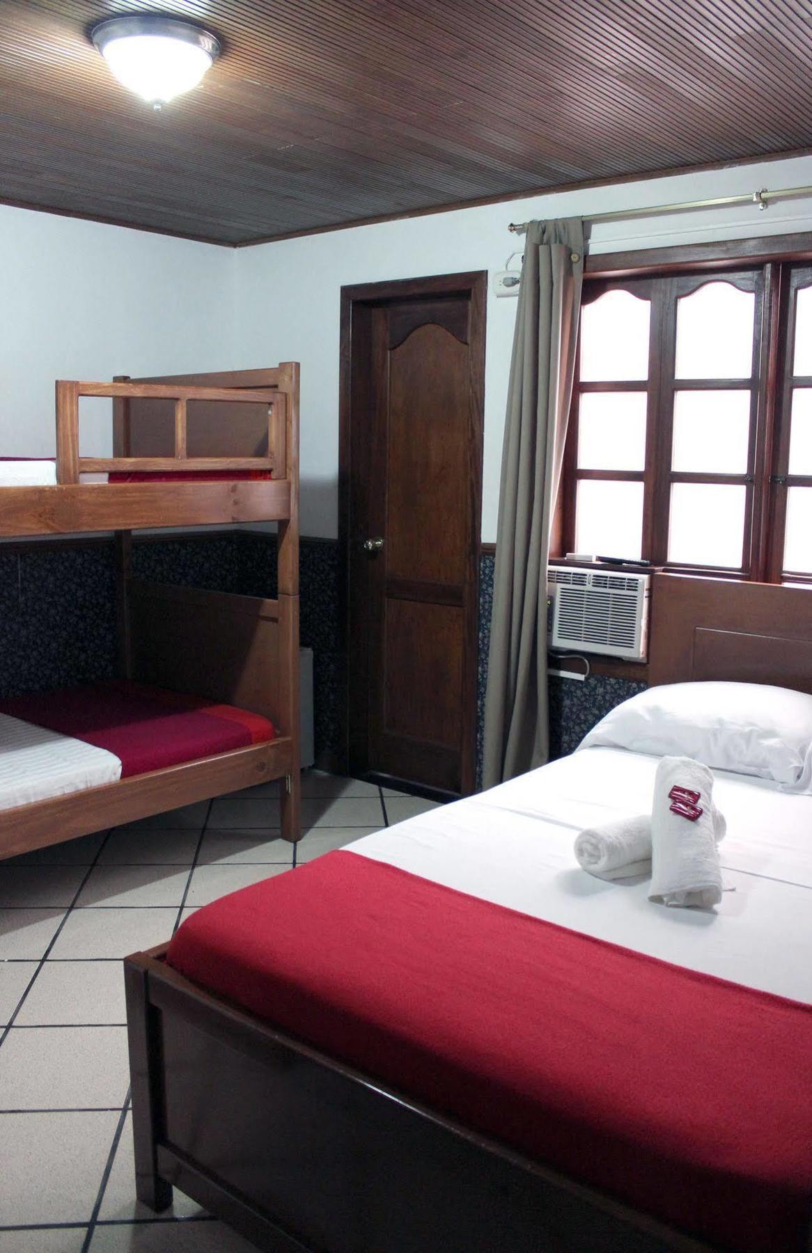Pasadena Hostel Калі Екстер'єр фото